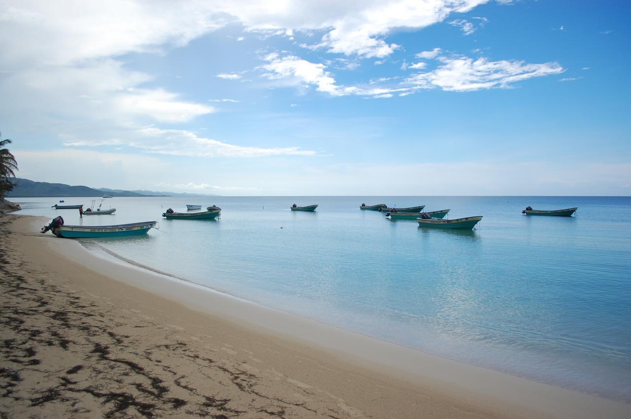 Paradise Island Beach Resort Punta Rucia Exterior photo