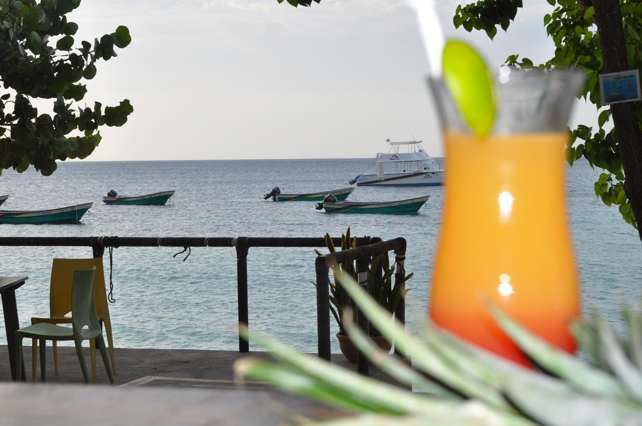 Paradise Island Beach Resort Punta Rucia Exterior photo